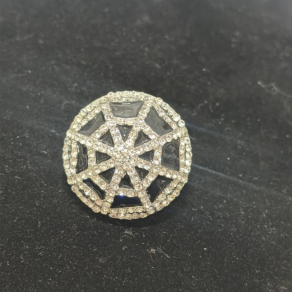 Rhinestone Spiderweb Statement Elegant Silver Ring - Picture 5 of 8